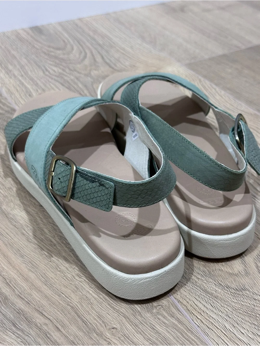 NWT KEEN Women’s Mint Green Cross-Strap Slingback Sandals Size 11